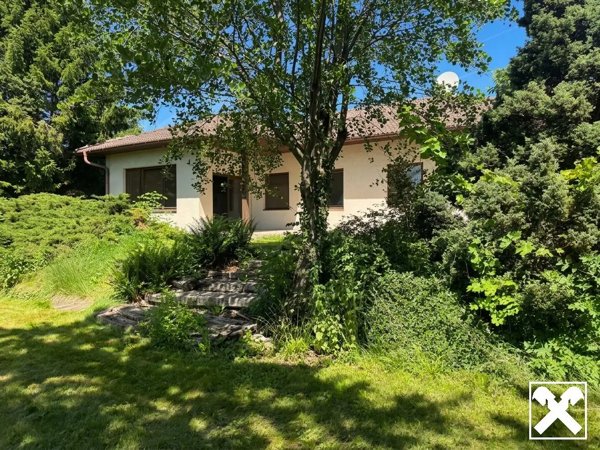 Bungalow with large garden and terrace in Peisching