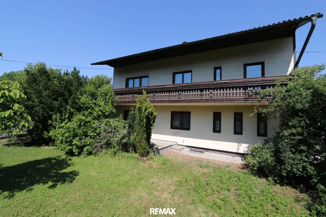 Geräumiges Mehrfamilienhaus mit Balkon und Garten in Wels