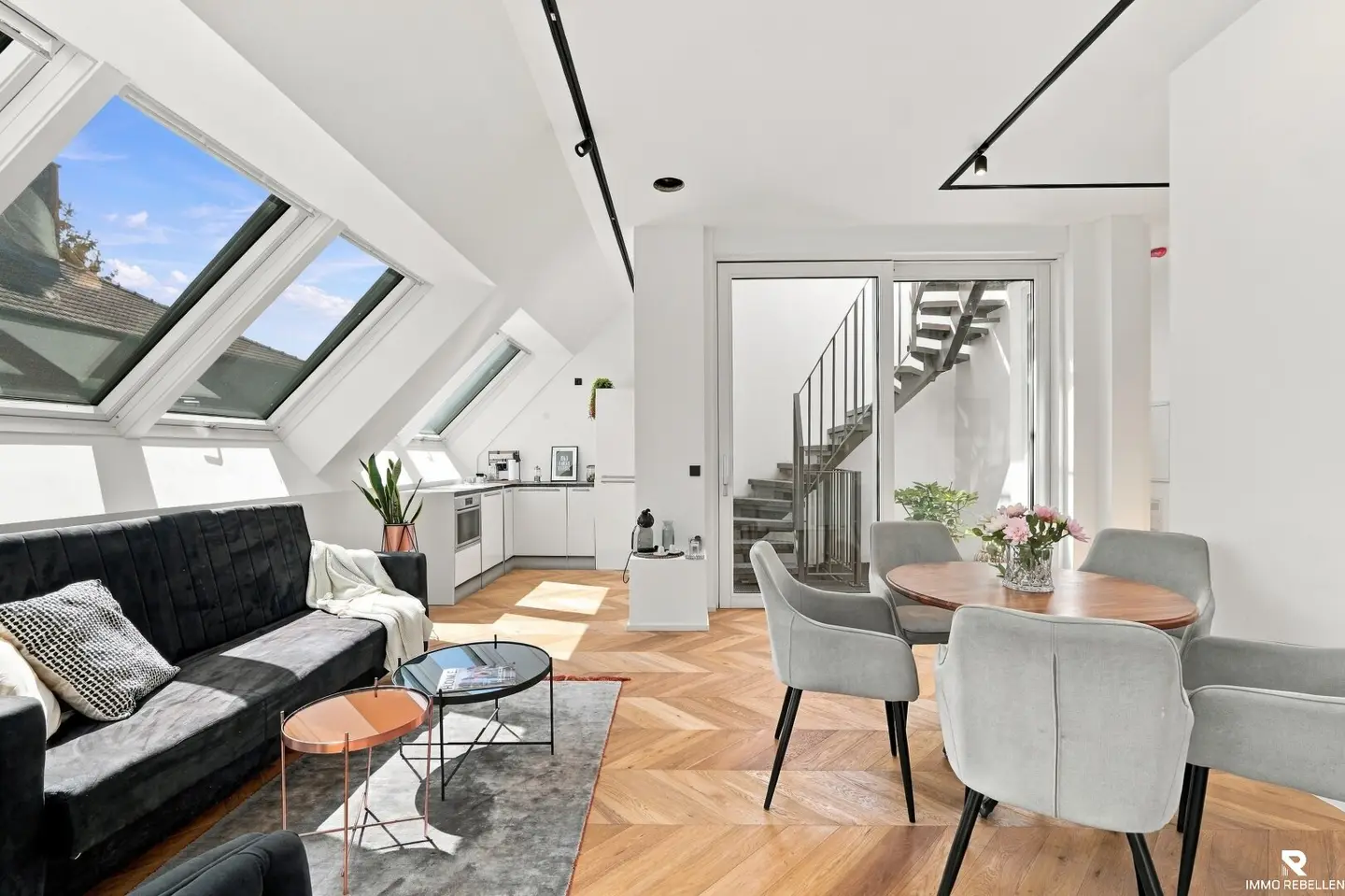 Dachgeschosswohnung mit sonniger Dachterrasse und 360 Grad Blick nahe Schönbrunn
