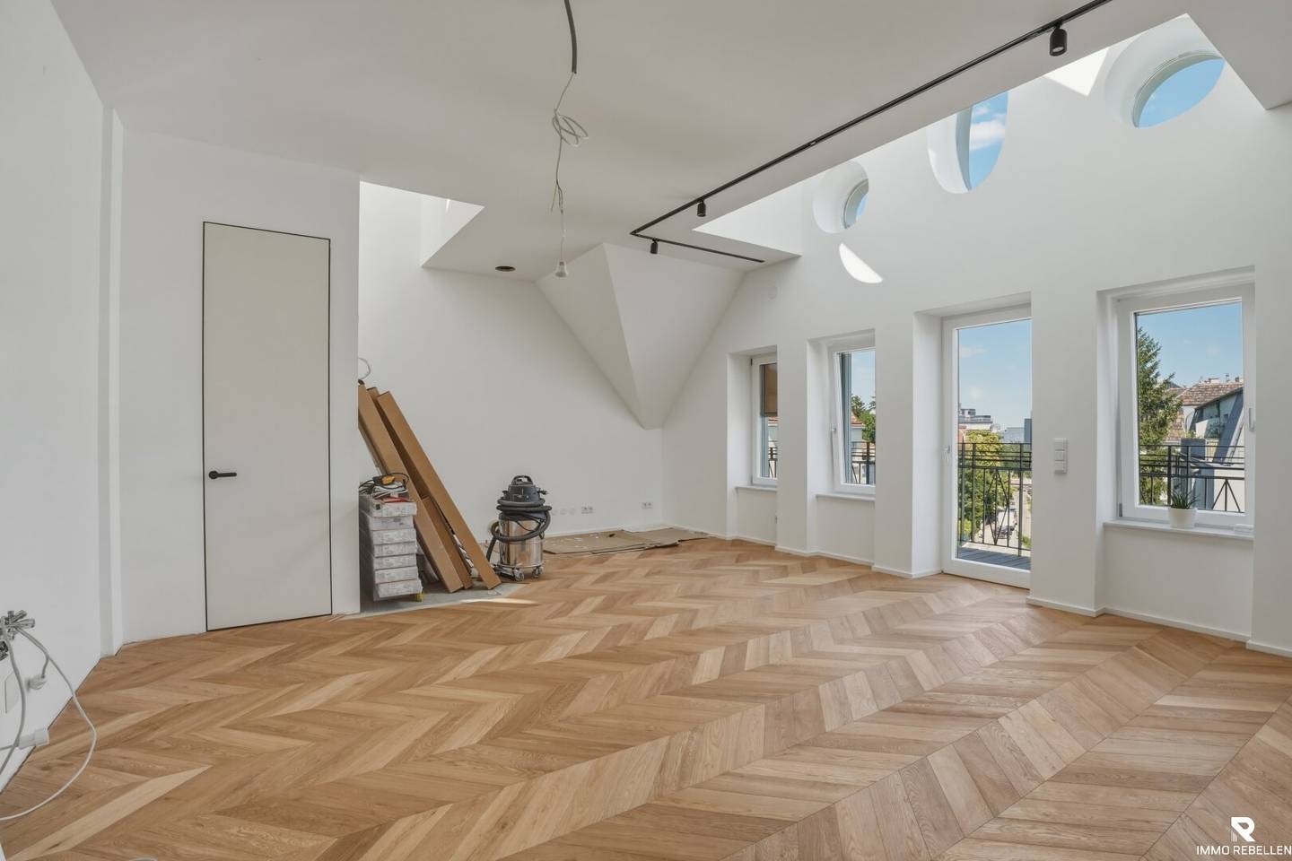 Penthouse apartment with large rooftop terrace near Schönbrunn
