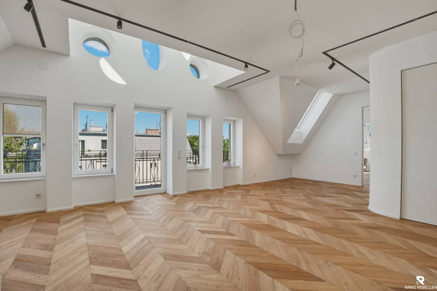 Penthouse apartment with large rooftop terrace near Schönbrunn