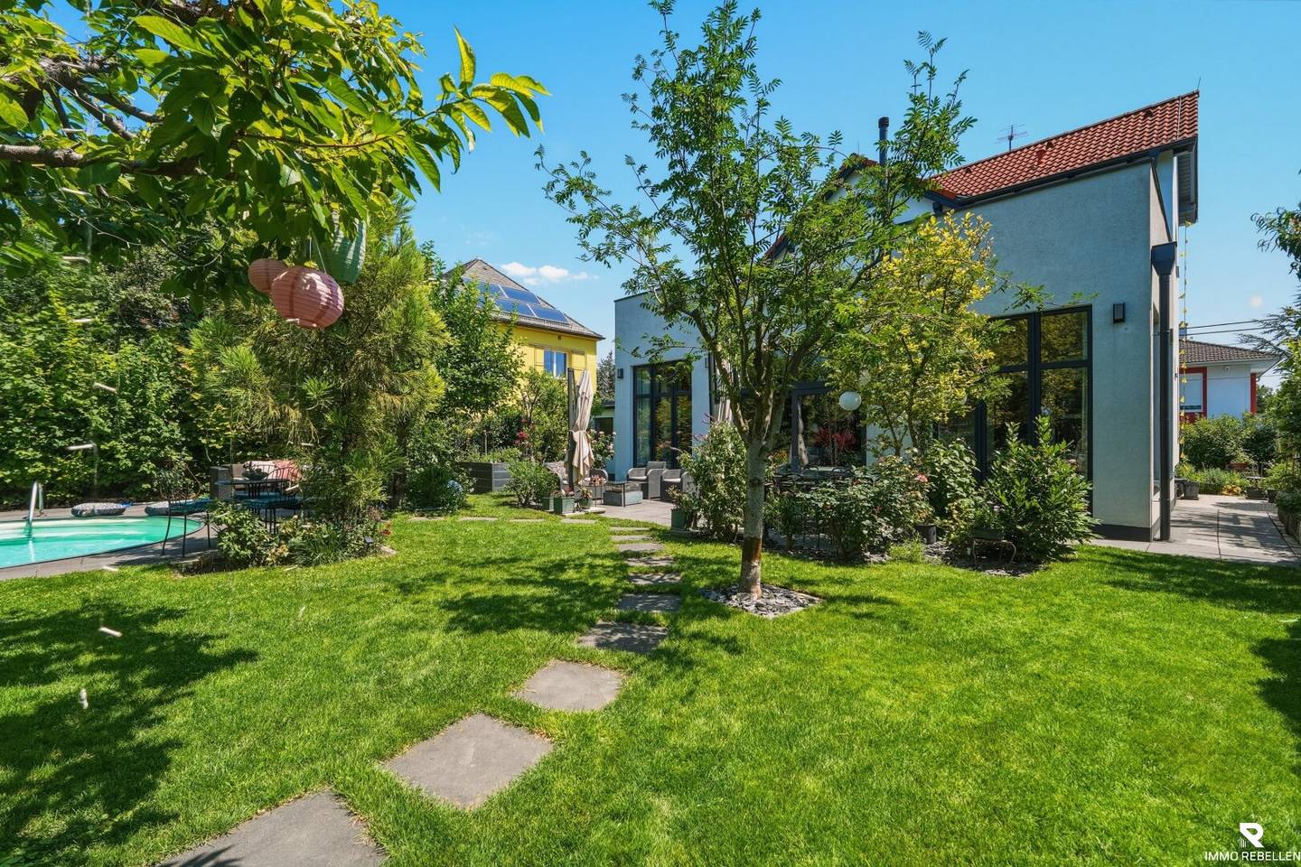 Single family home with pool garden and garage in Vienna Donaustadt