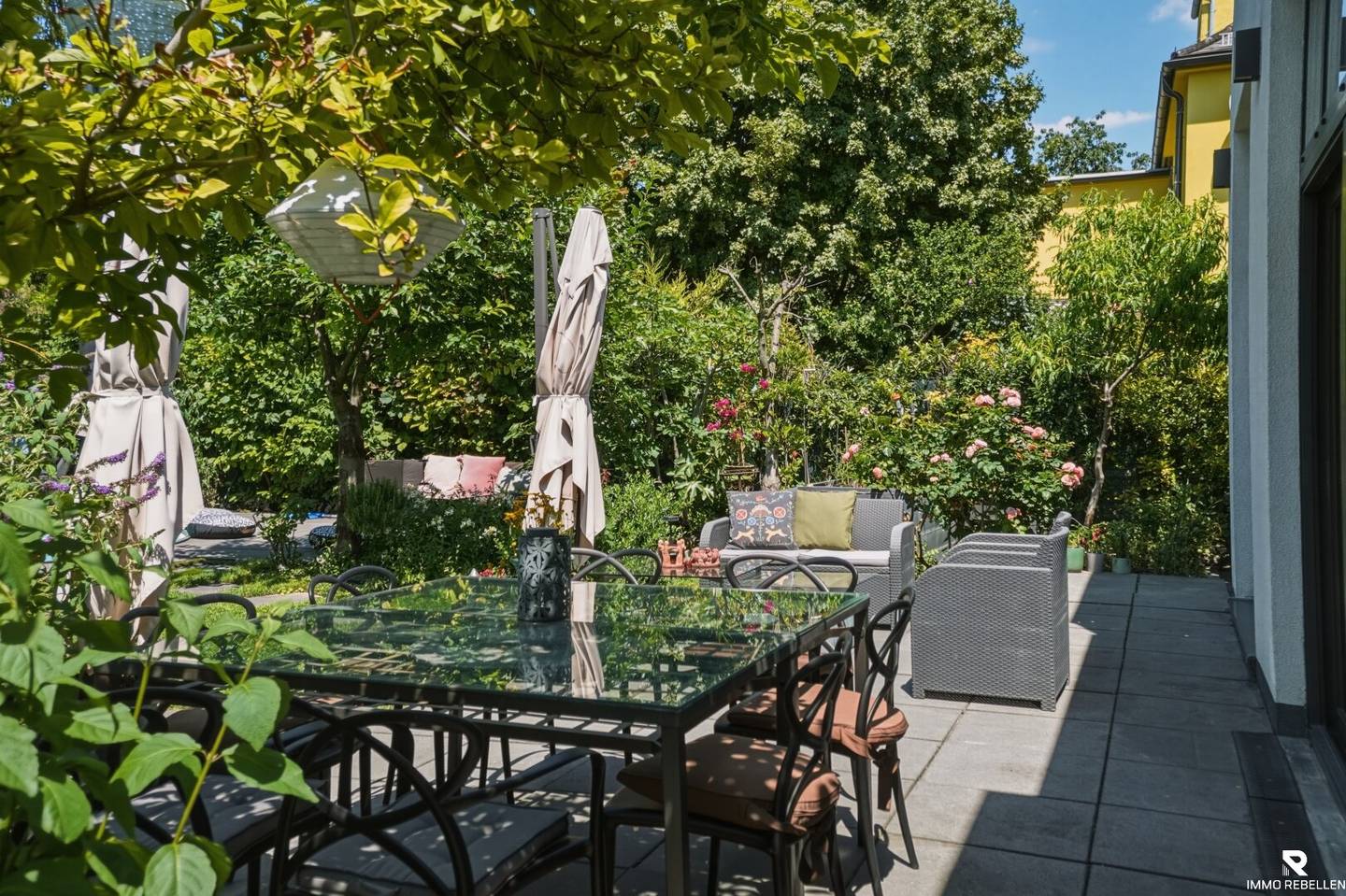 Single family home with pool garden and garage in Vienna Donaustadt