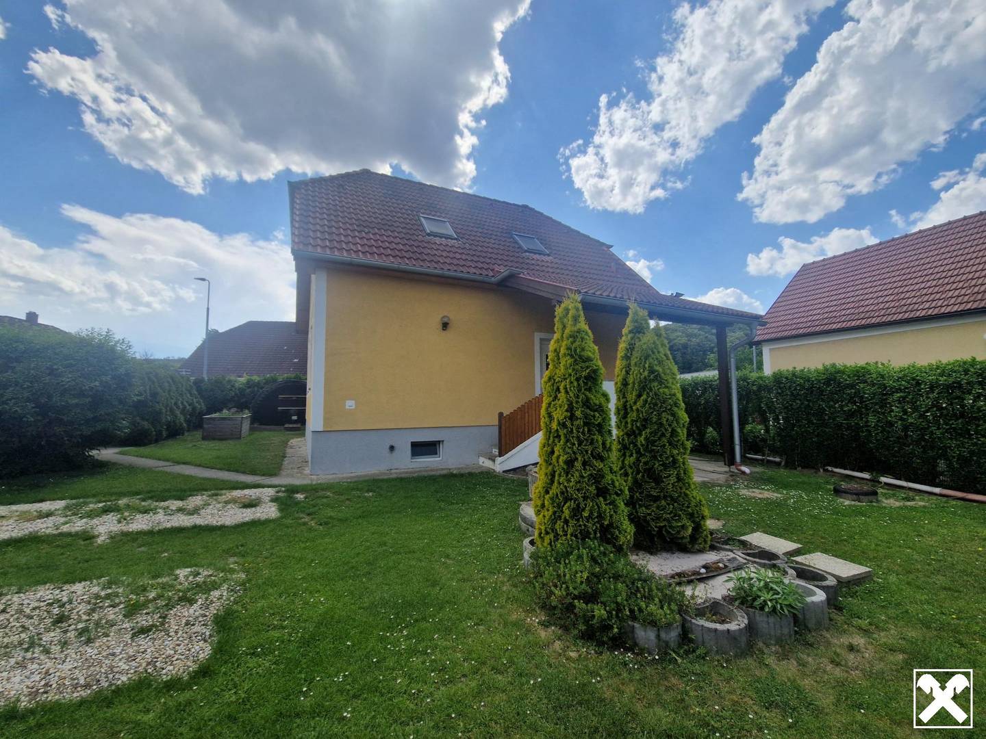Einfamilienhaus mit Garten und Kamin in ruhiger Grünlage