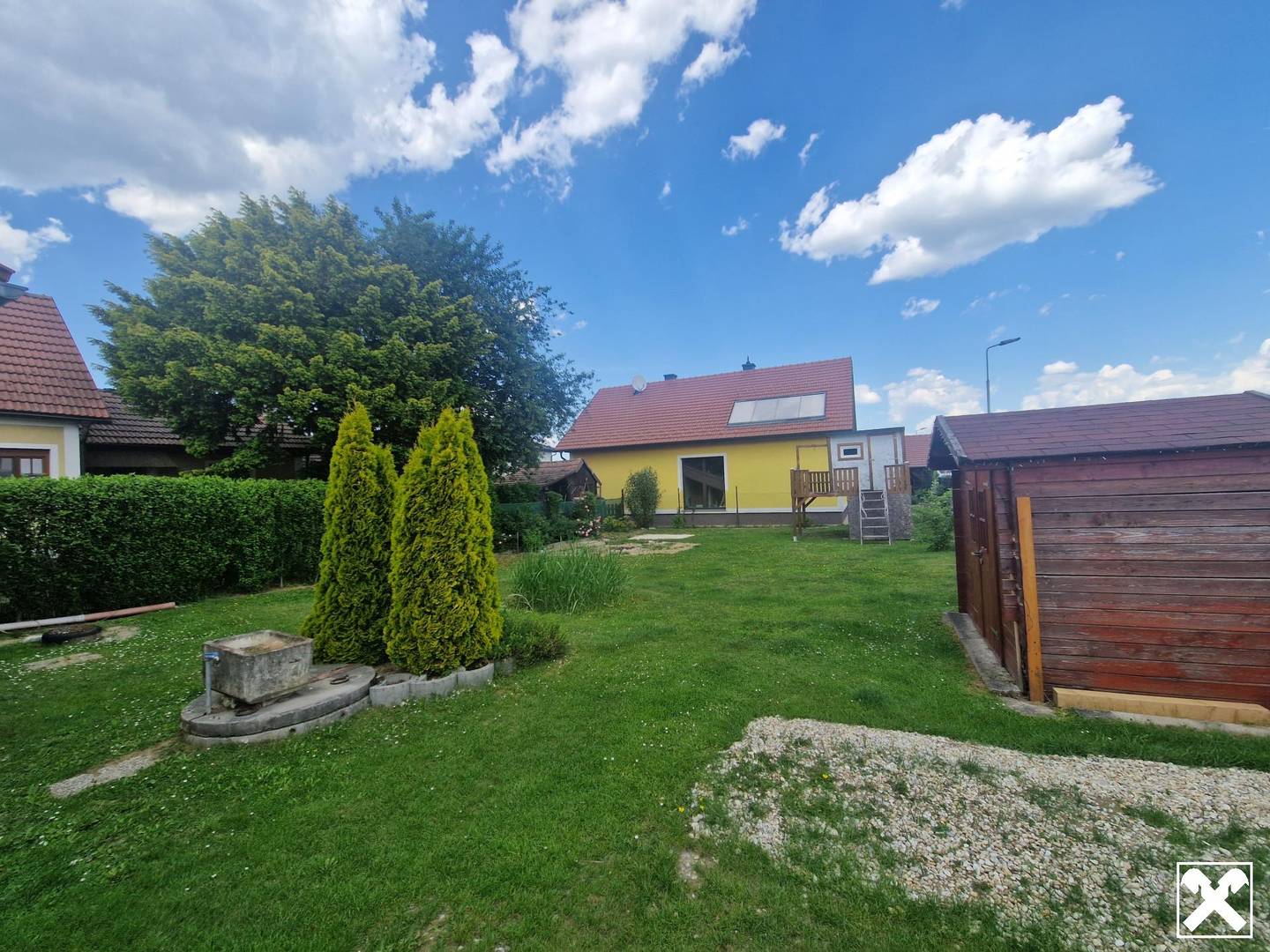 Einfamilienhaus mit Garten und Kamin in ruhiger Grünlage