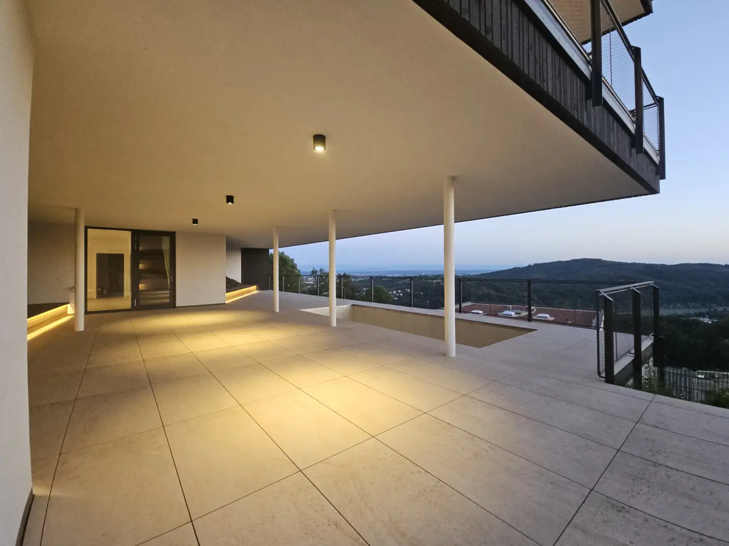 New build apartment with panoramic terrace and pool on Pöstlingberg