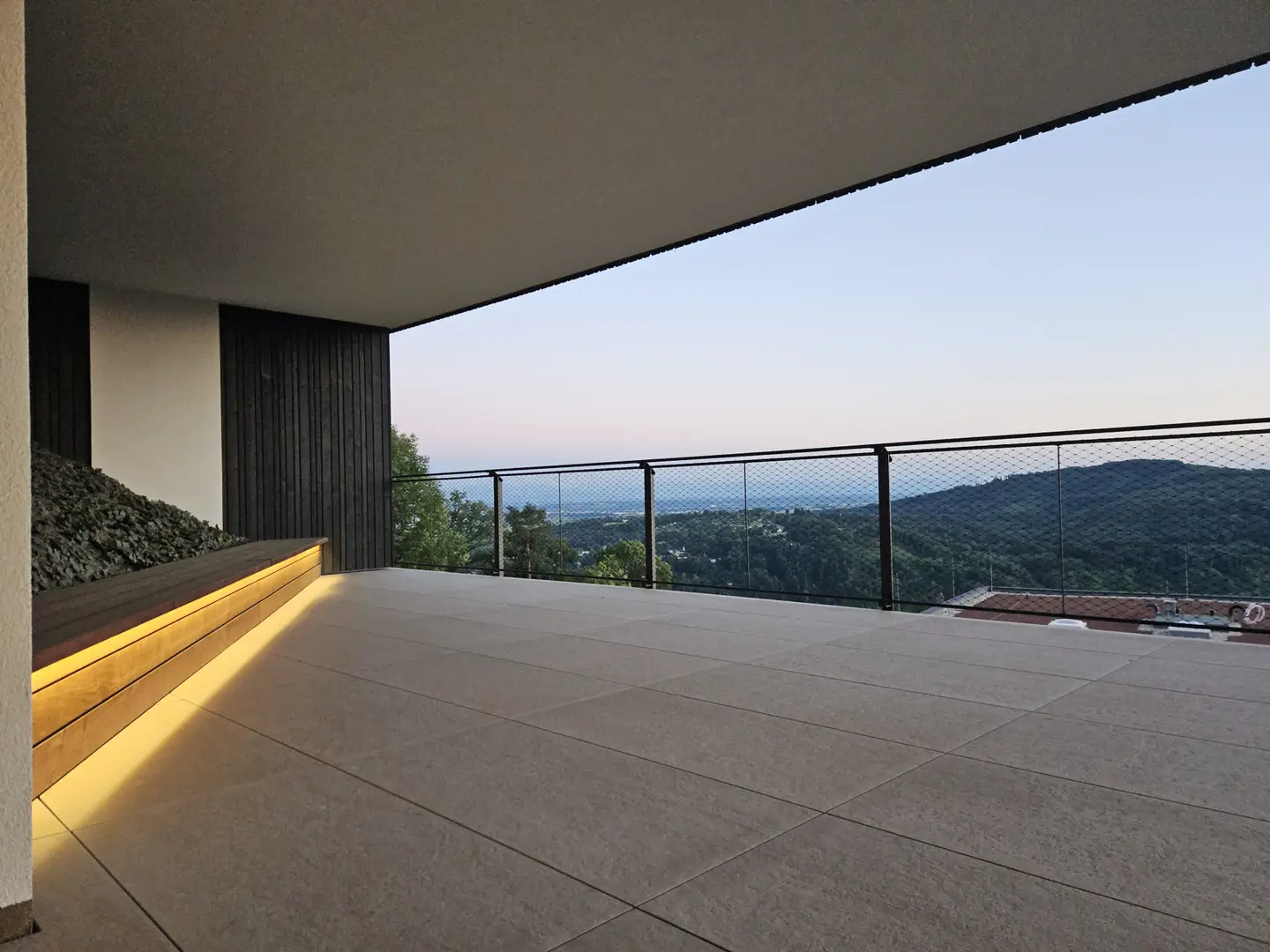 New build apartment with panoramic terrace and pool on Pöstlingberg
