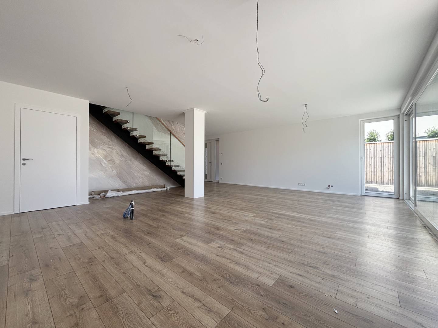 Helle Doppelhaushälfte mit Terrasse Pool und Garten