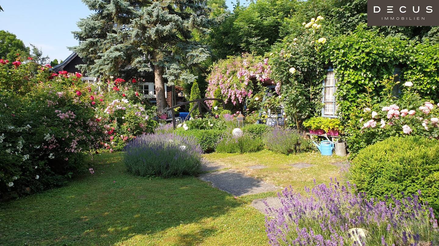 Grundstück mit Garten und Stadtblick am Gallitzinberg