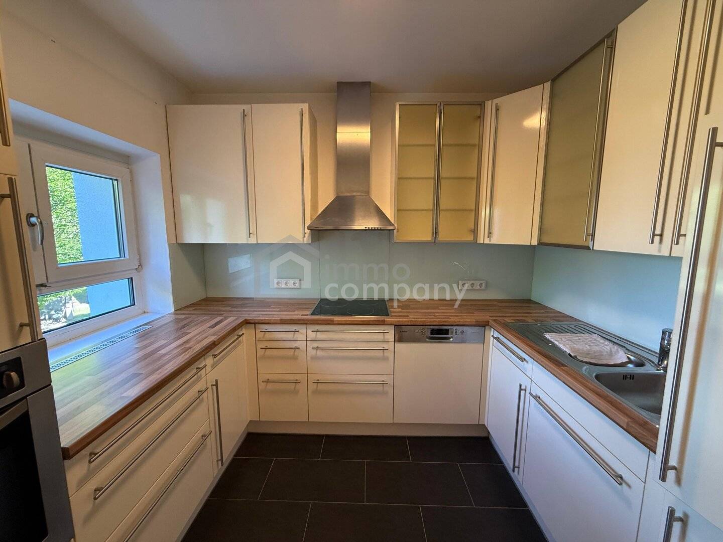 Modernisierte Wohnung mit sonniger Loggia und Blick ins Grüne