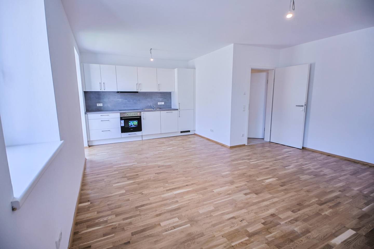 Kernsanierte Wohnung mit Einbauküche und Stellplatz in Traunsee-Nähe