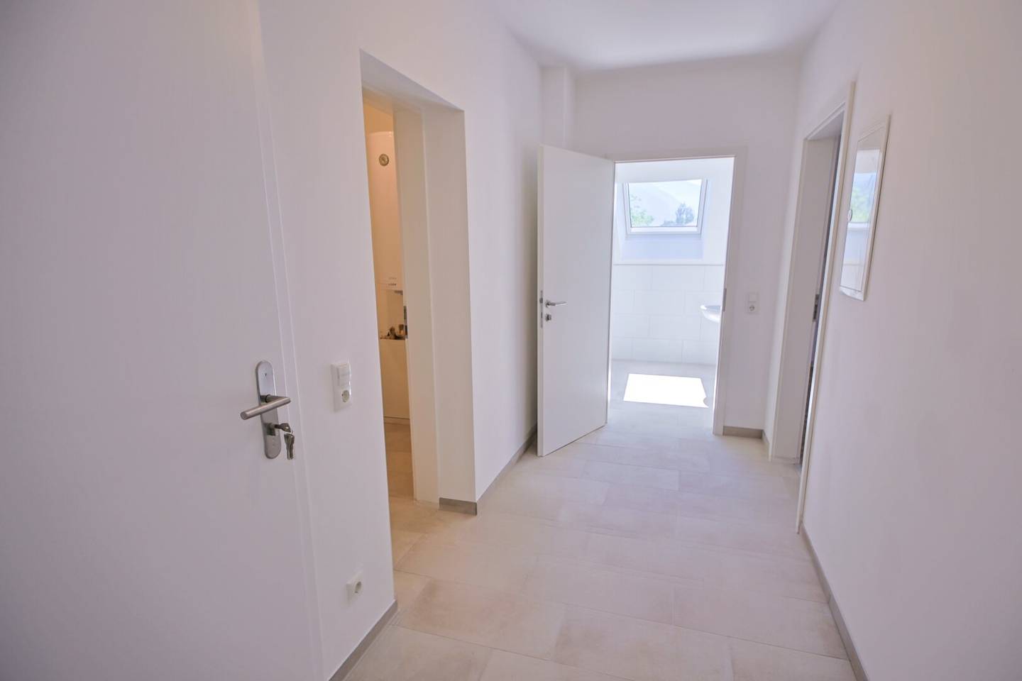 Kernsanierte Dachgeschosswohnung mit Stellplatz nahe dem Traunsee