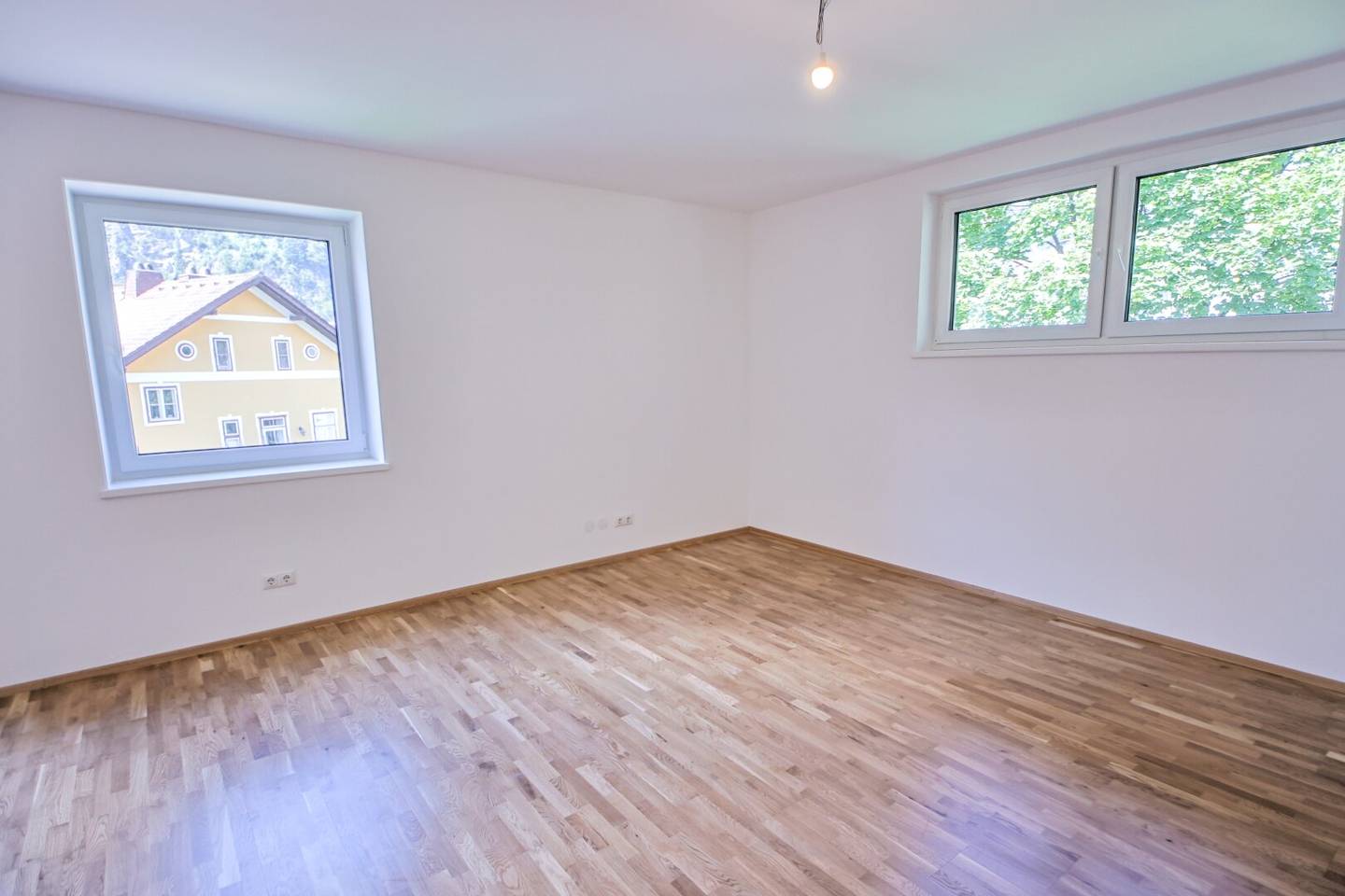Kernsanierte Dachgeschosswohnung mit Stellplatz nahe dem Traunsee