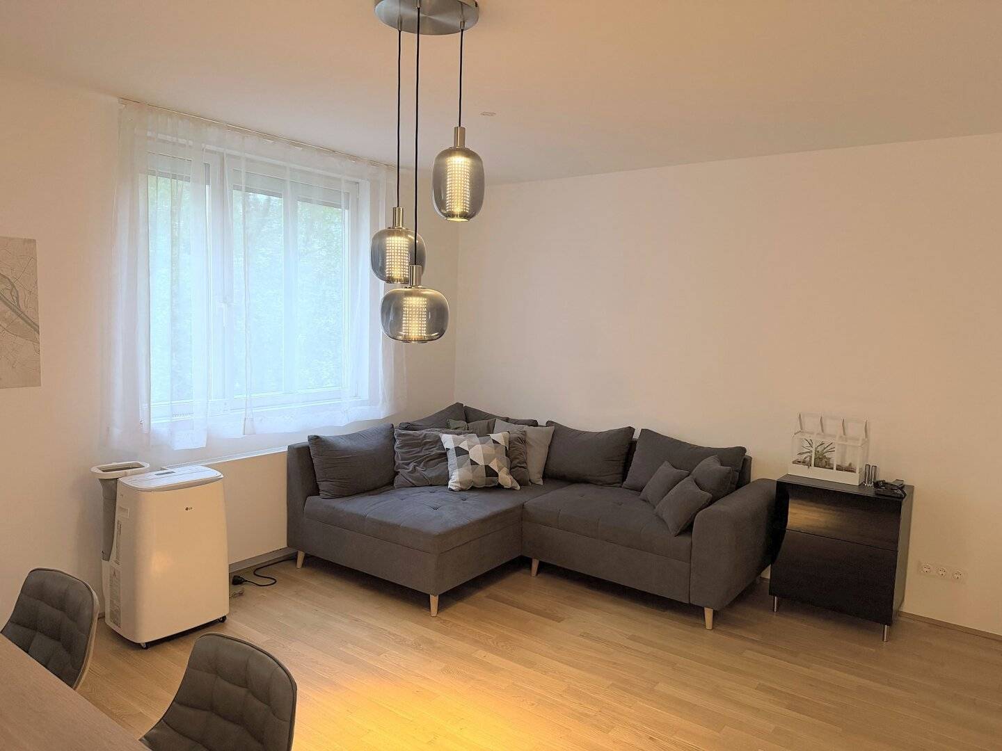 Like-new apartment with parquet and fitted kitchen