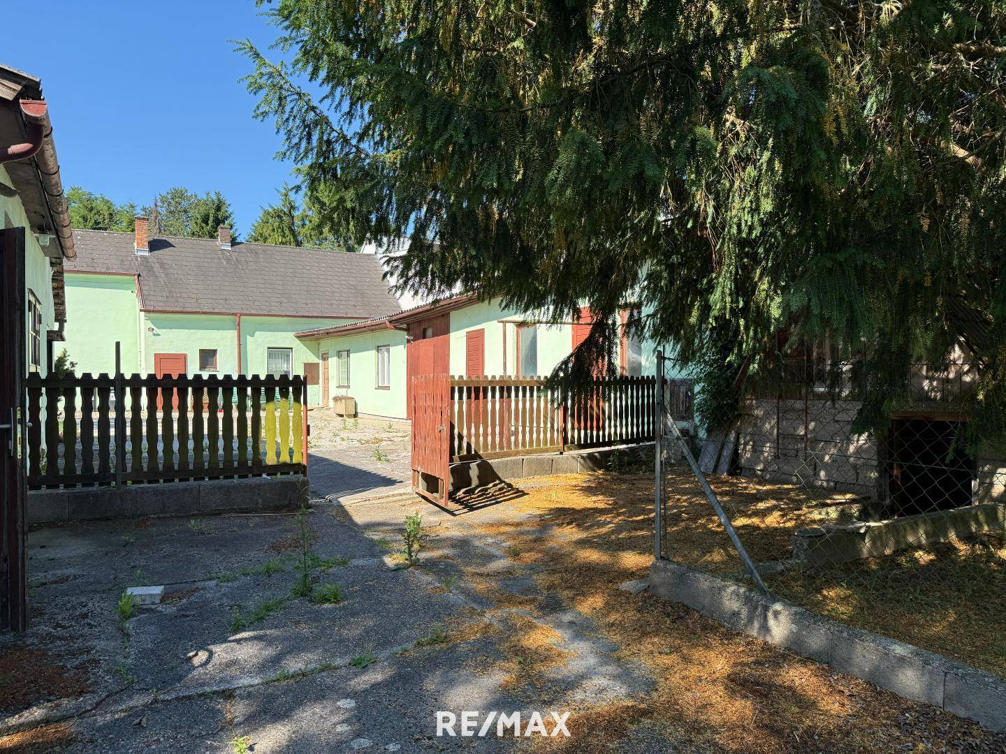 Einfamilienhaus mit Garten und Garage in sonniger Lage