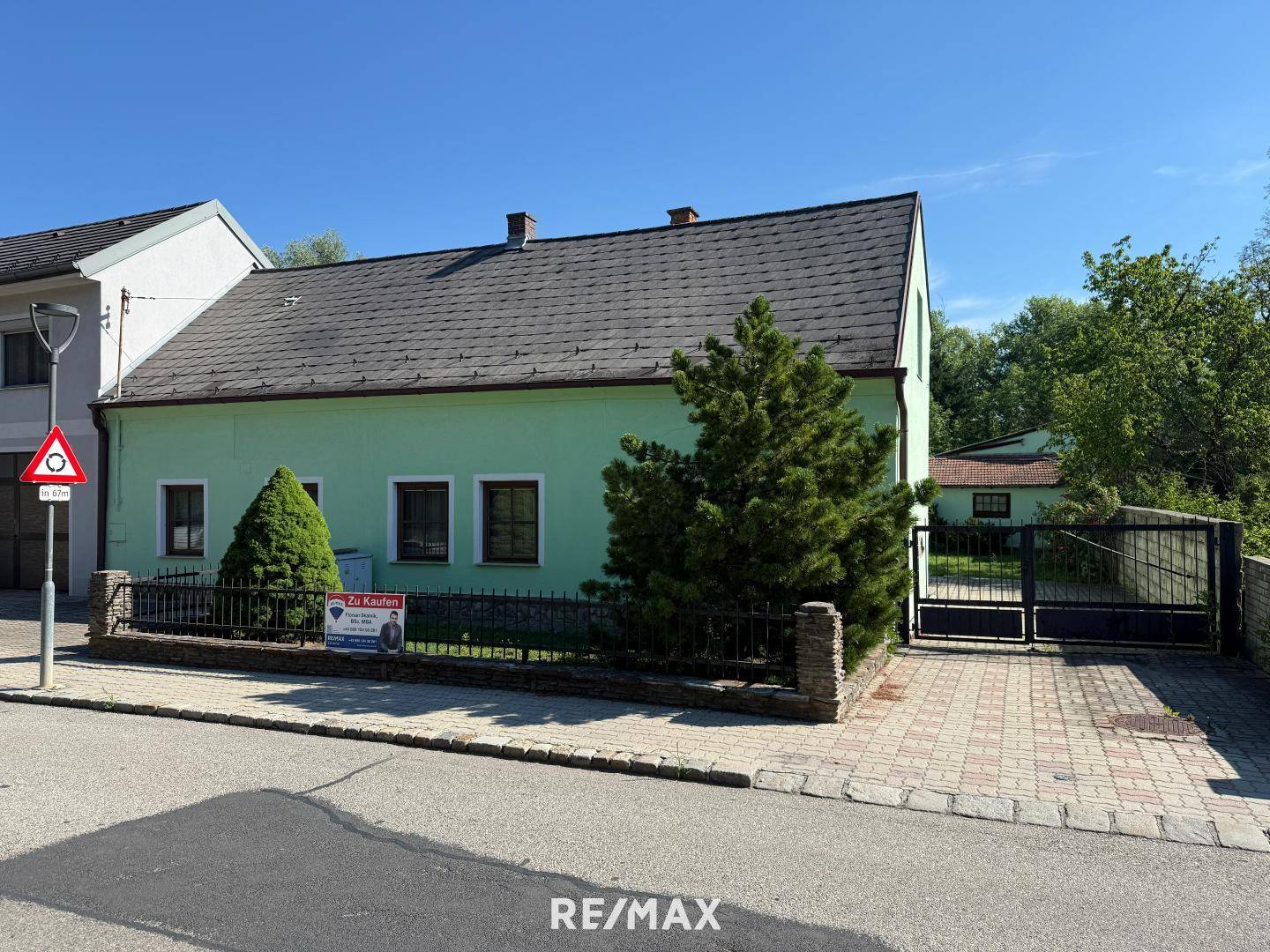 Einfamilienhaus mit Garten und Garage in sonniger Lage