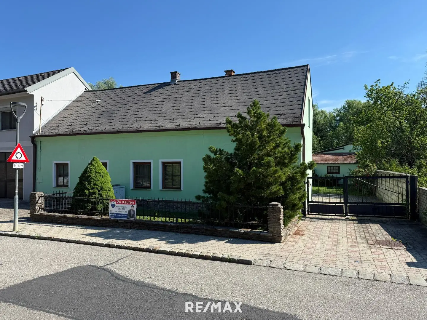 Sunny family apartment with large garden and garage