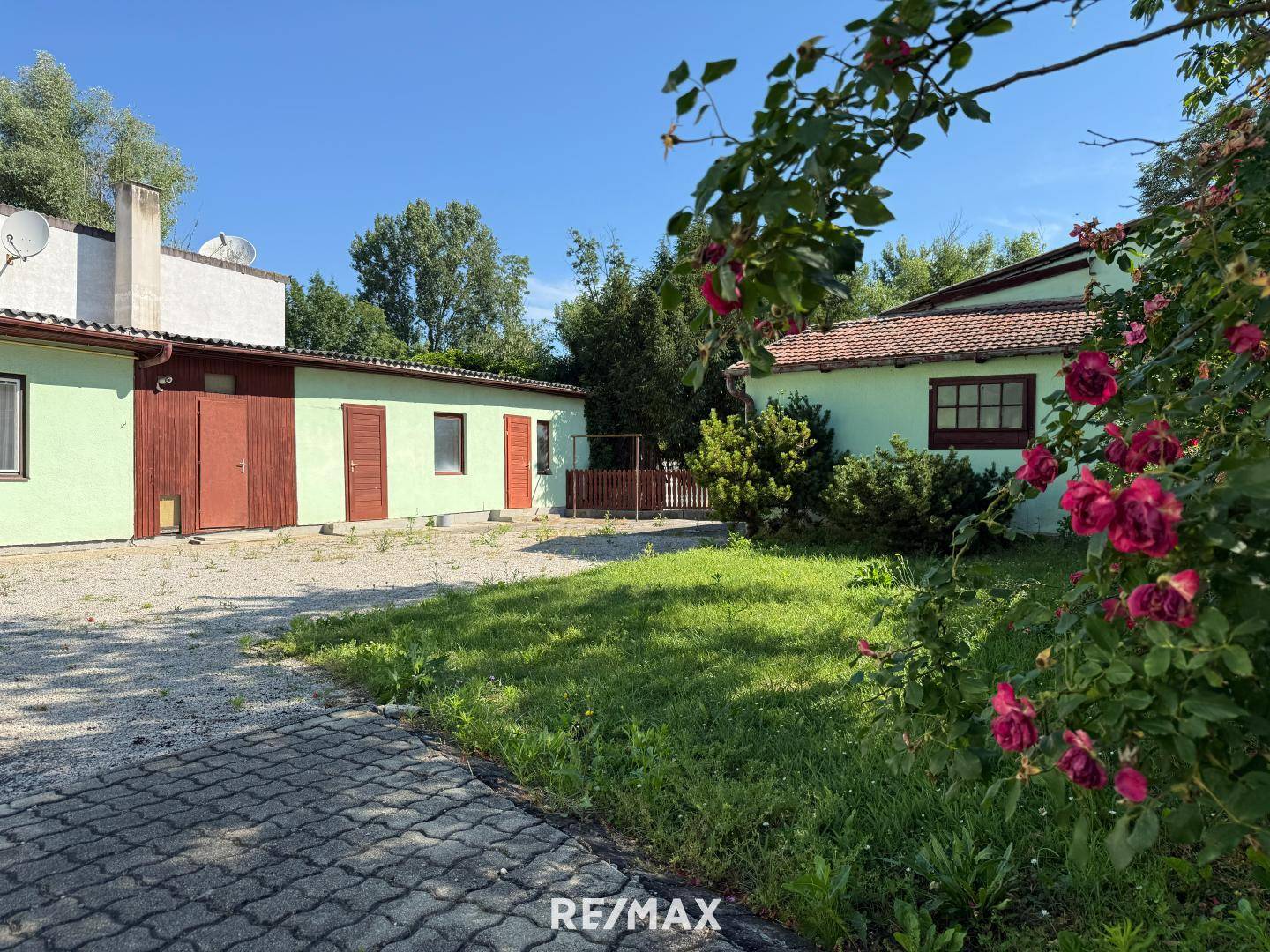 Einfamilienhaus mit Garten und Garage in sonniger Lage