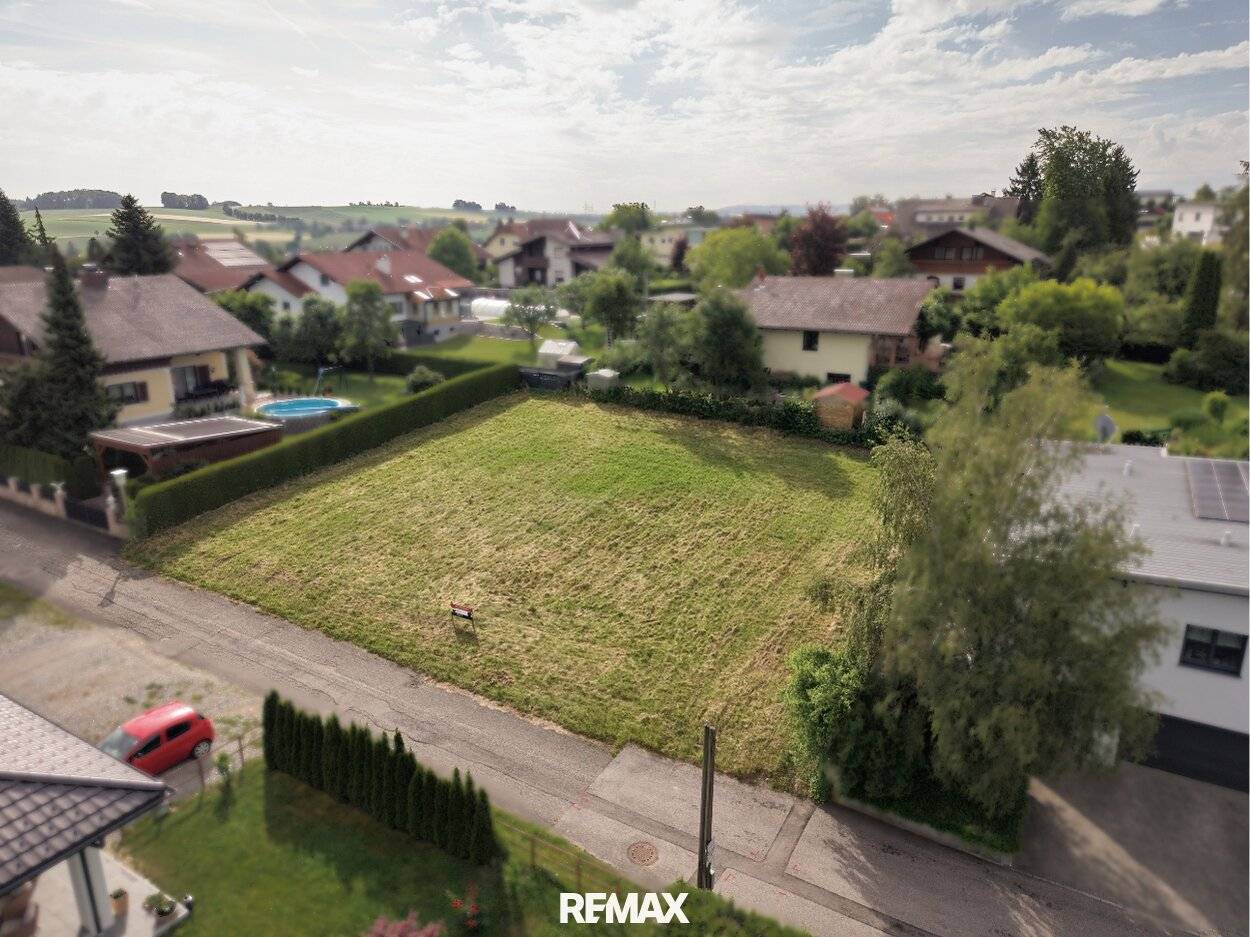 Building plot with approved zoning and flexible development