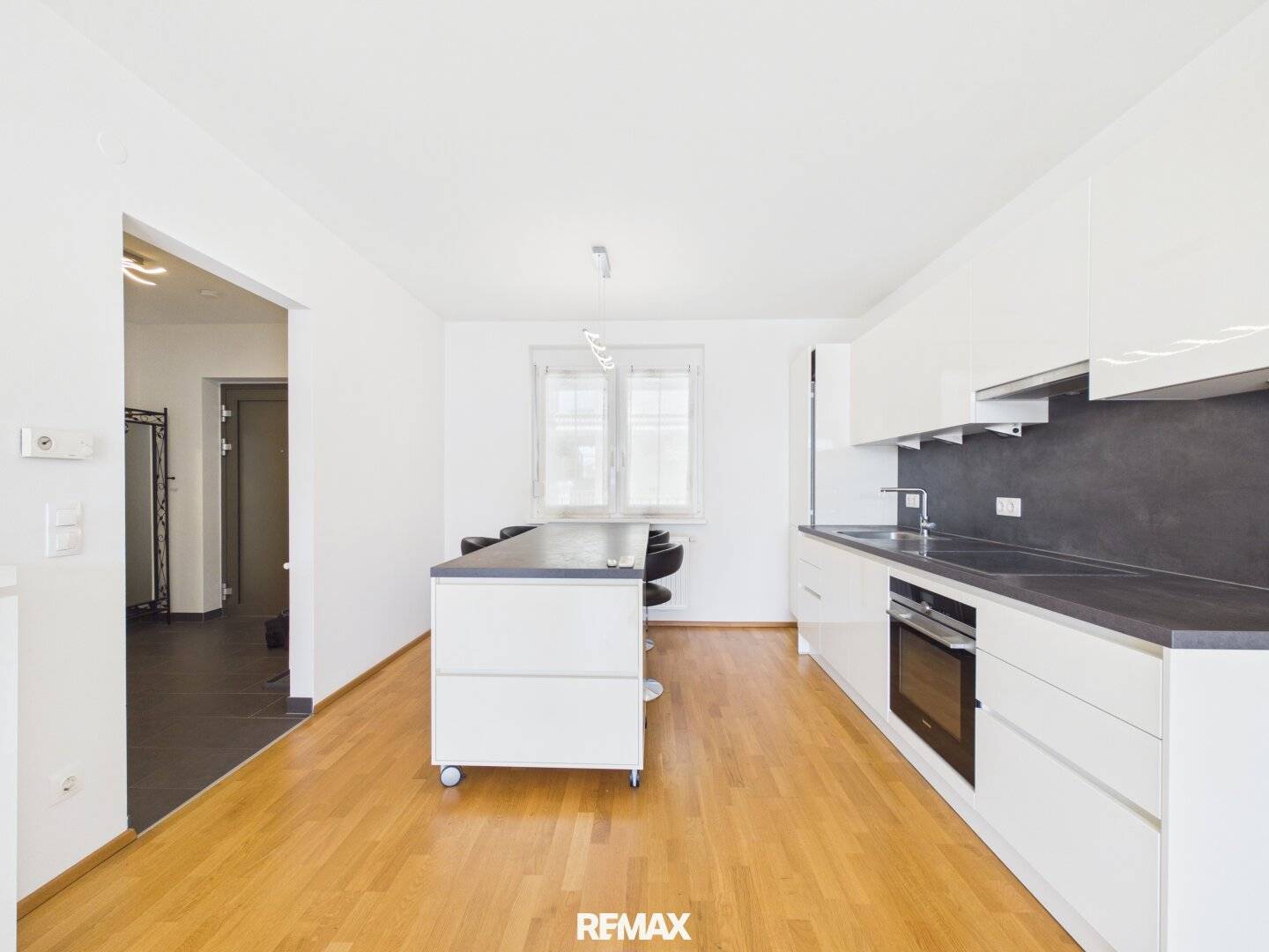 Modern apartment with elevator in immediate proximity to the lake