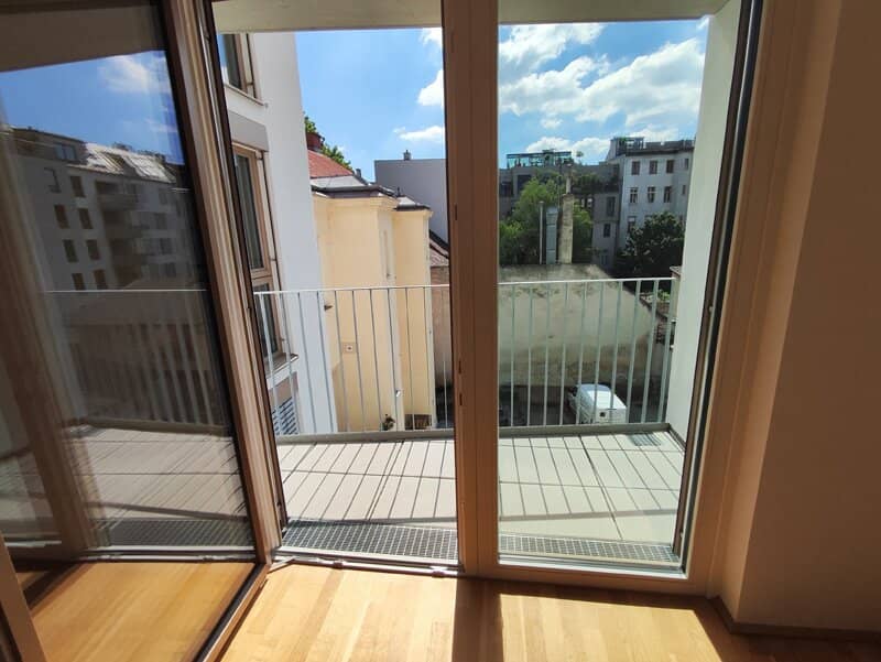 New build apartment with loggia in quiet courtyard setting