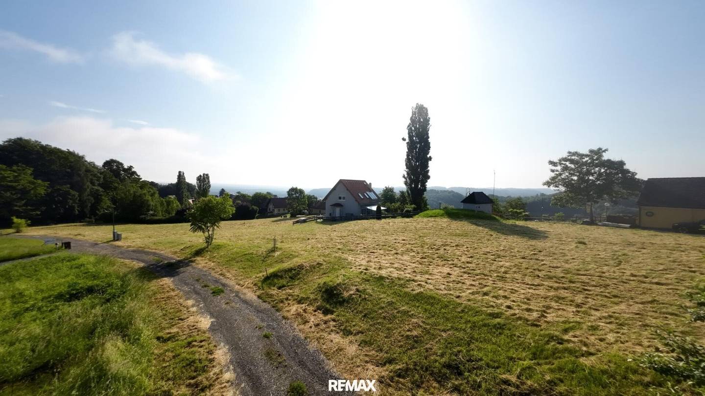 Baugrundstück mit Anschlüssen am Graßnitzberg