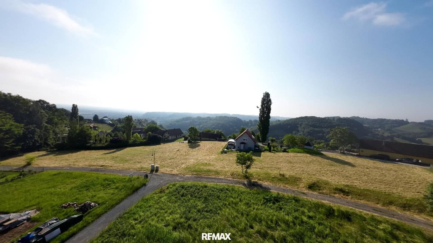 Baugrundstück mit Anschlüssen am Graßnitzberg