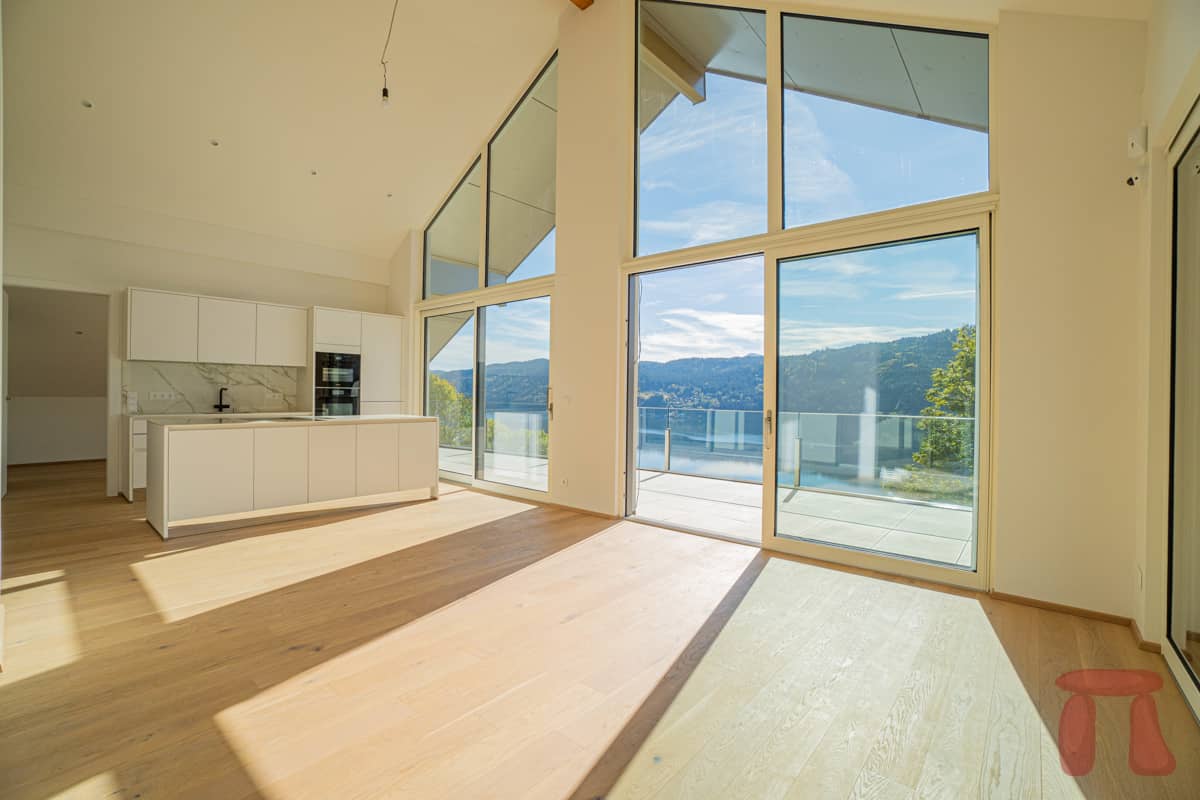Penthouse with terrace and lake view in Millstatt