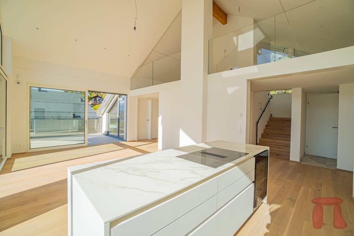 Penthouse with terrace and lake view in Millstatt