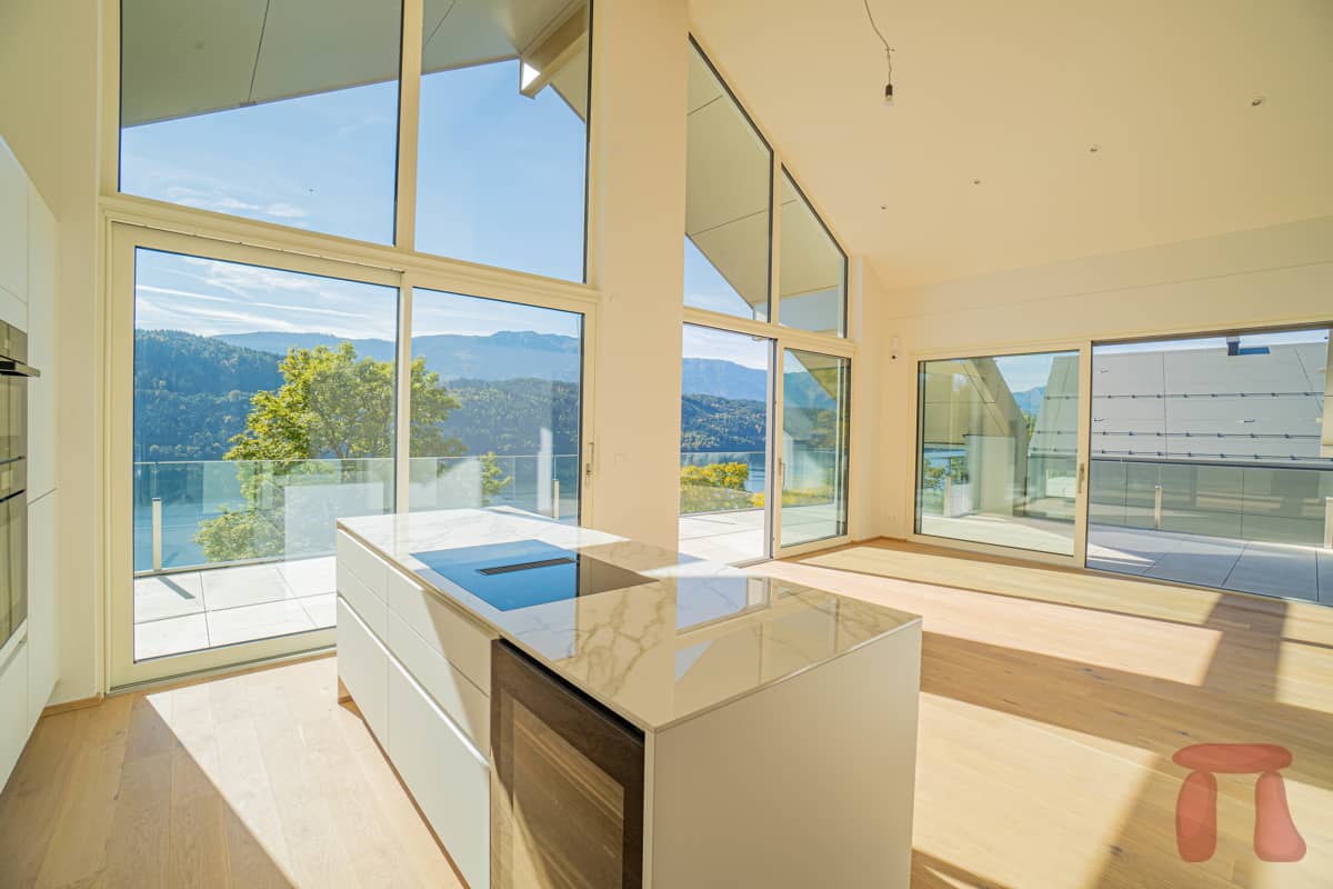 Penthouse with terrace and lake view in Millstatt