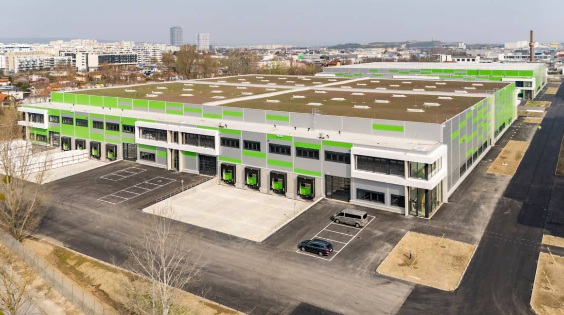 Logistics spaces with photovoltaic system and district heating