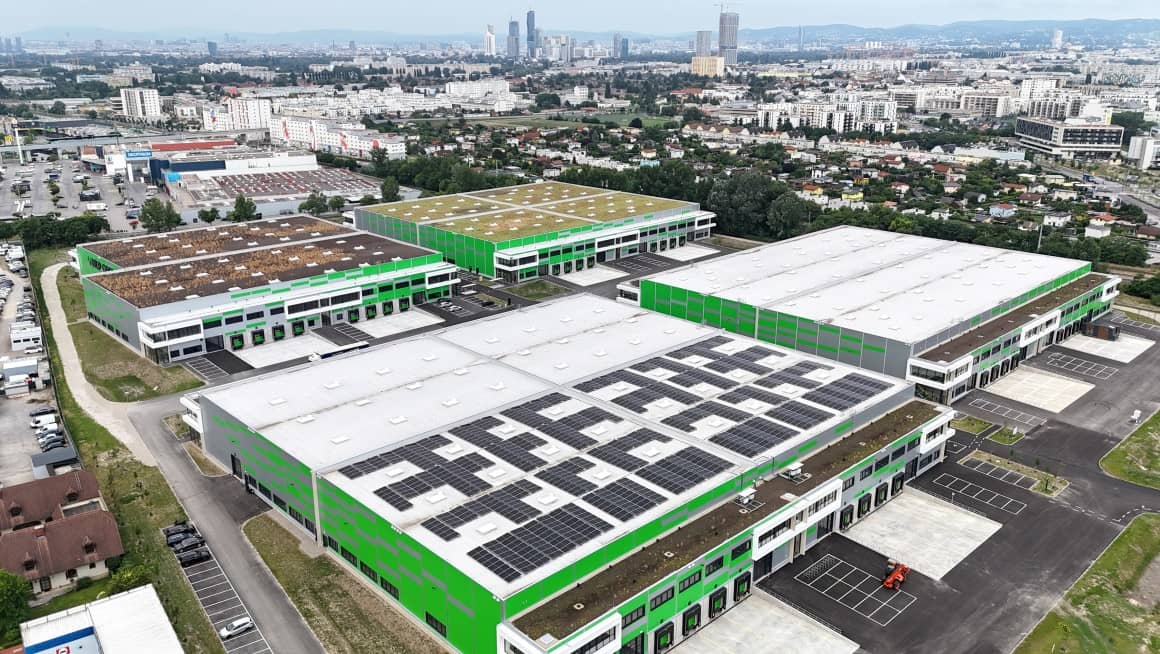 Logistics spaces with photovoltaic system and district heating