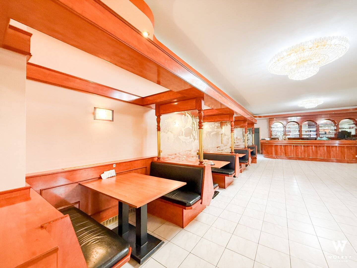 Gastronomy premises with beer garden and apartment near U2 Stadlau