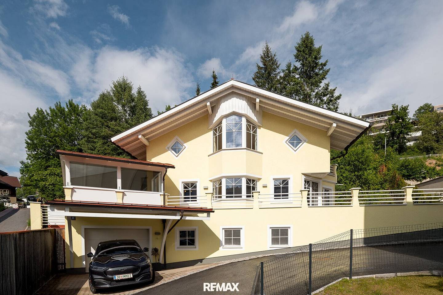Einfamilienhaus mit Sauna und Kamin in zentraler Lage