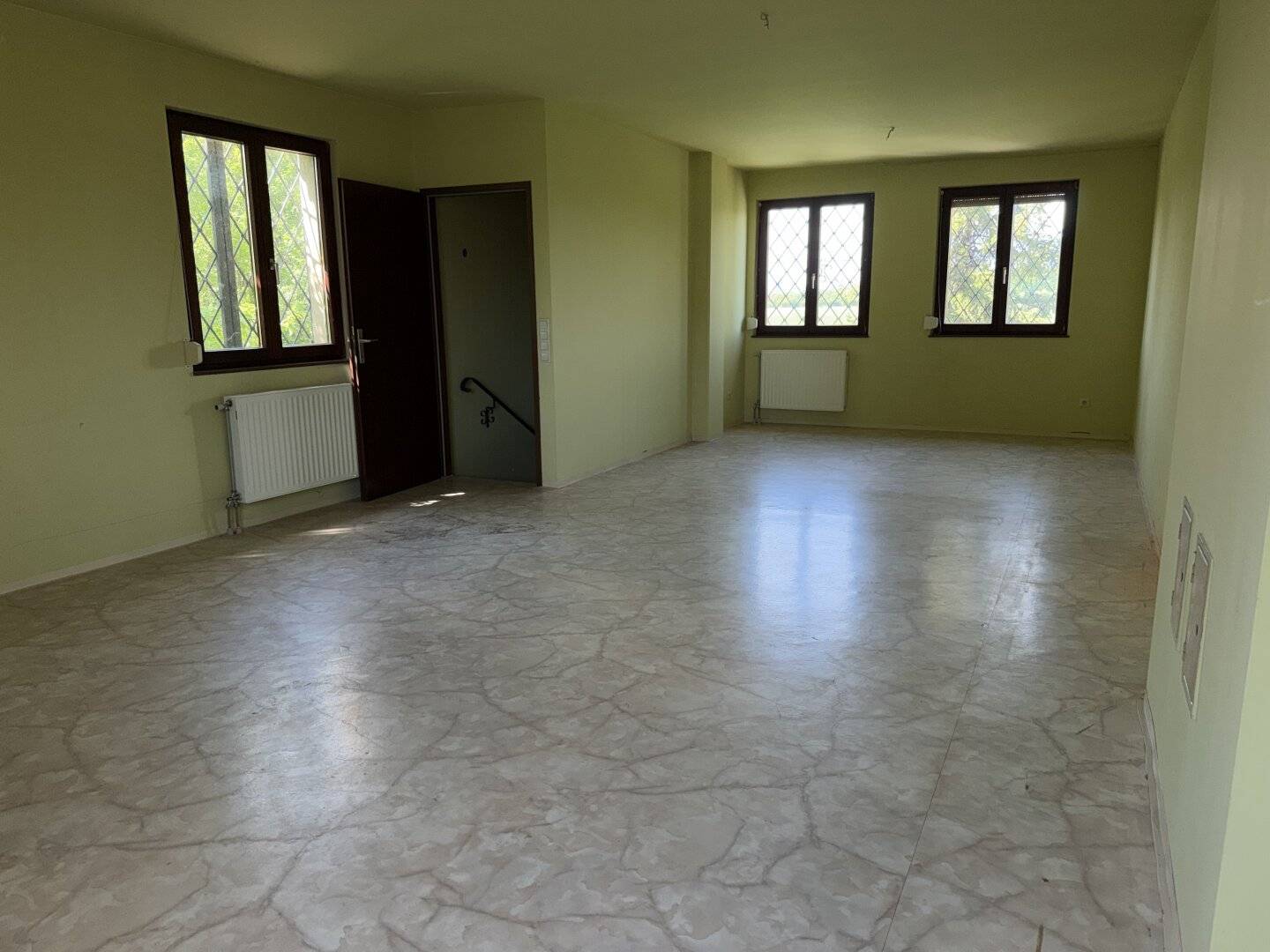 Eckreihenhaus mit Garten und Terrasse in ruhiger Grünlage