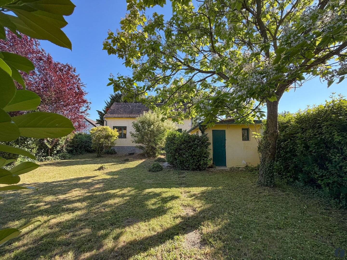 Building plot with small house and garden in Tulln