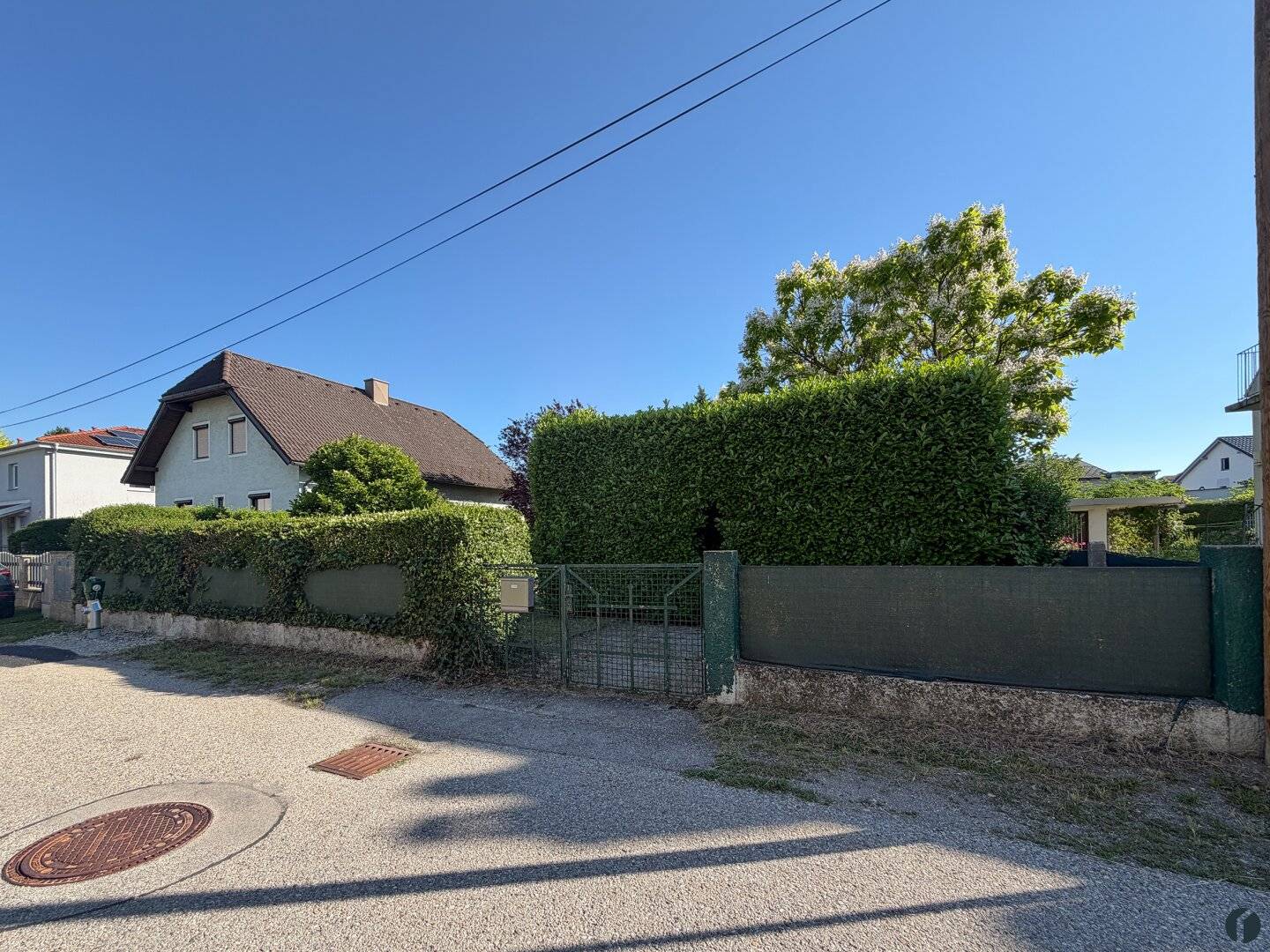 Building plot with small house and garden in Tulln