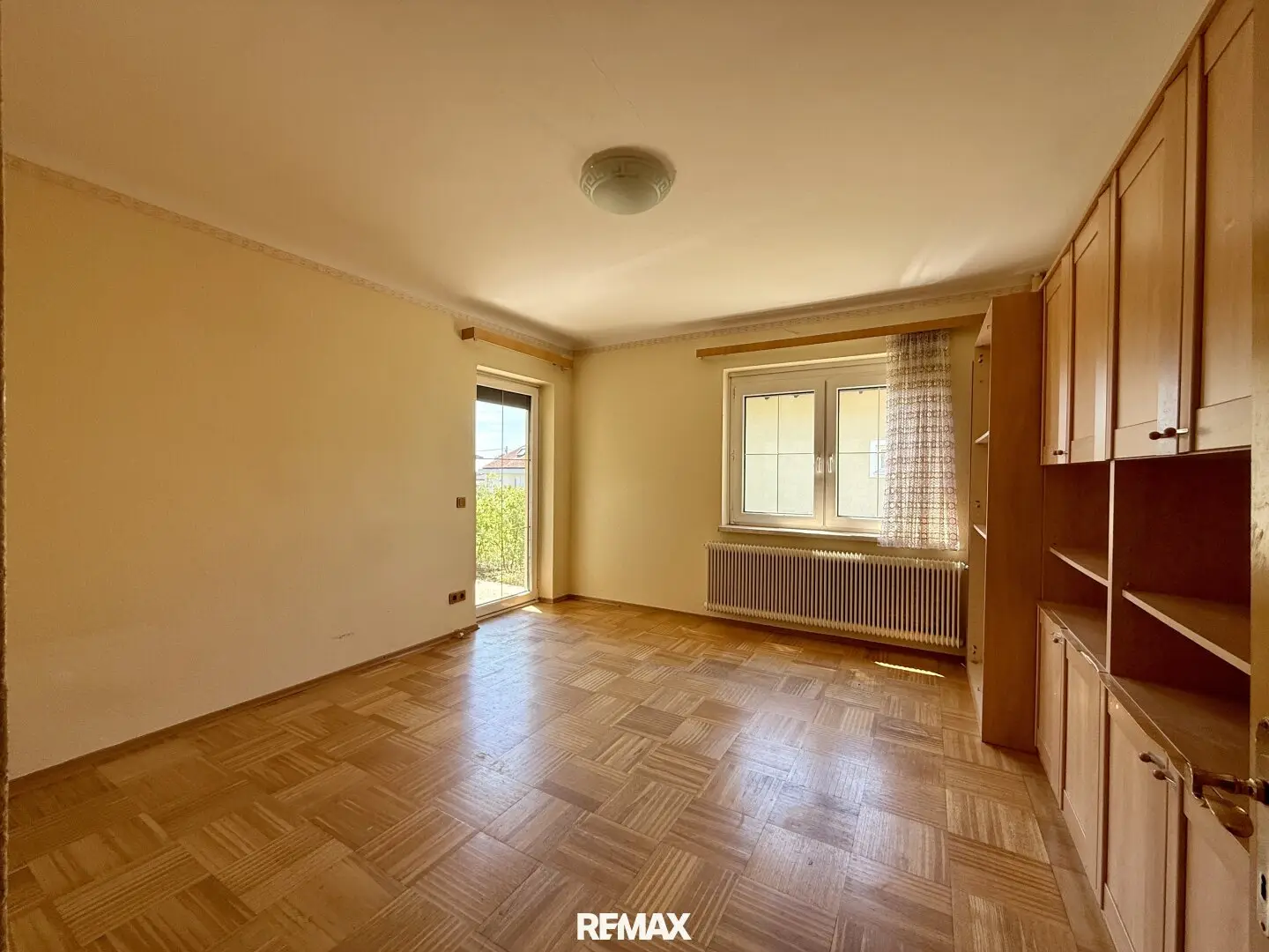 Großzügiges Haus in Bestlage mit Garage und Garten