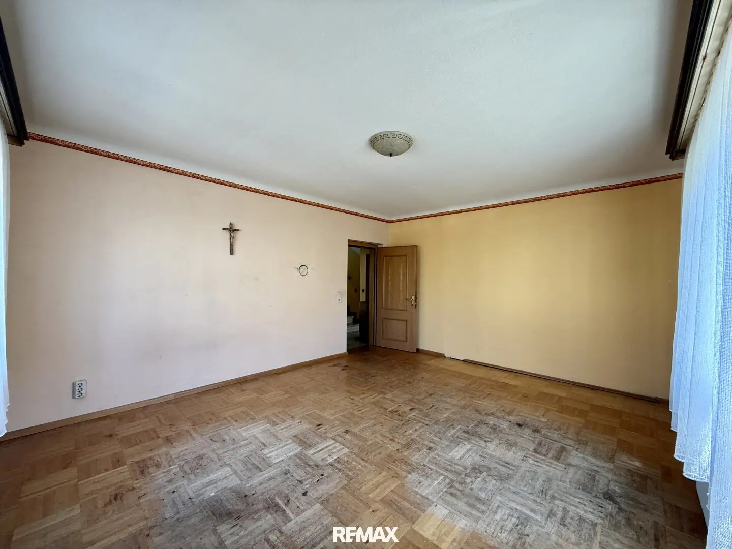 Großzügiges Haus in Bestlage mit Garage und Garten