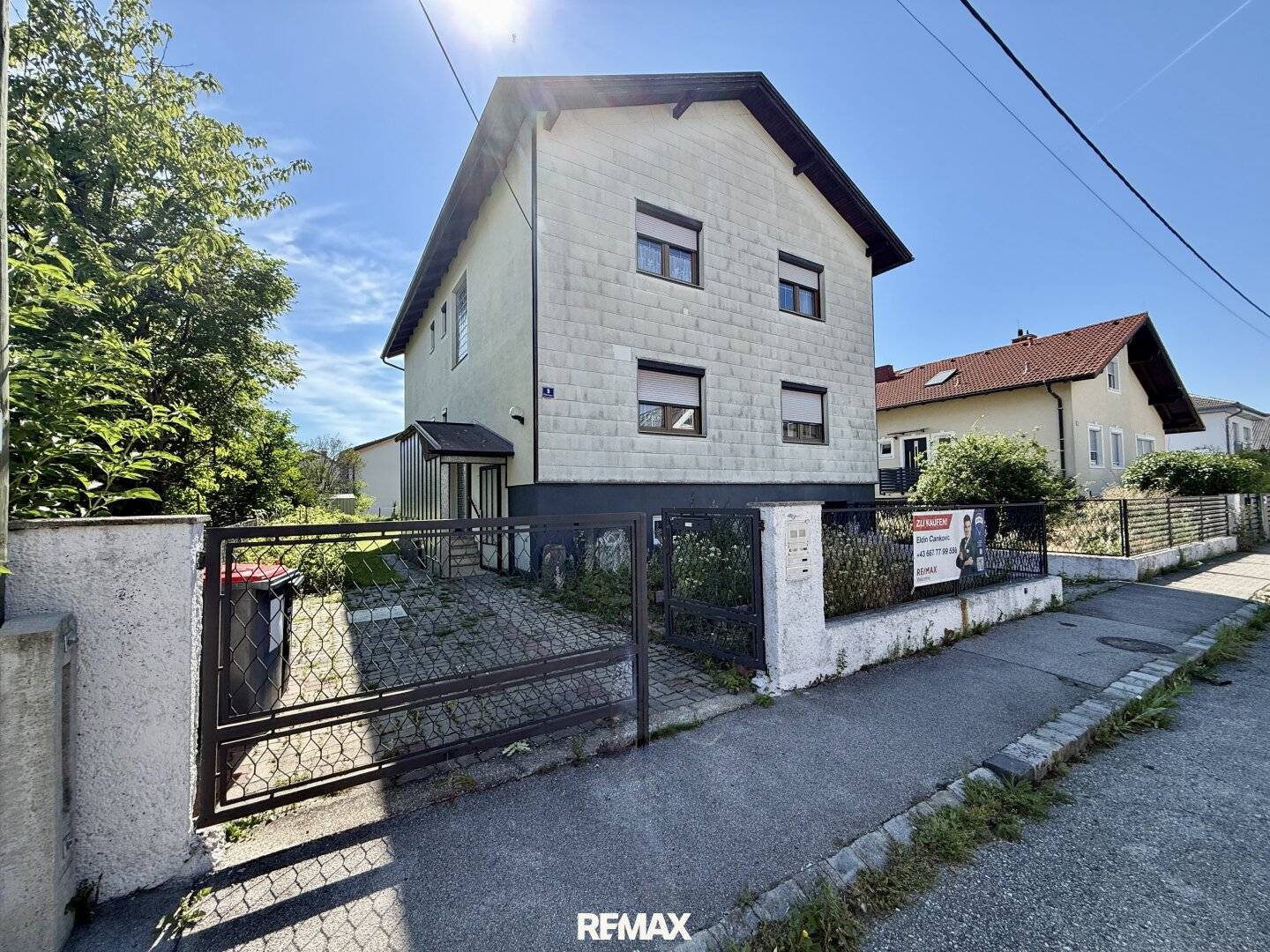 Spacious House in Prime Location with Garage and Garden