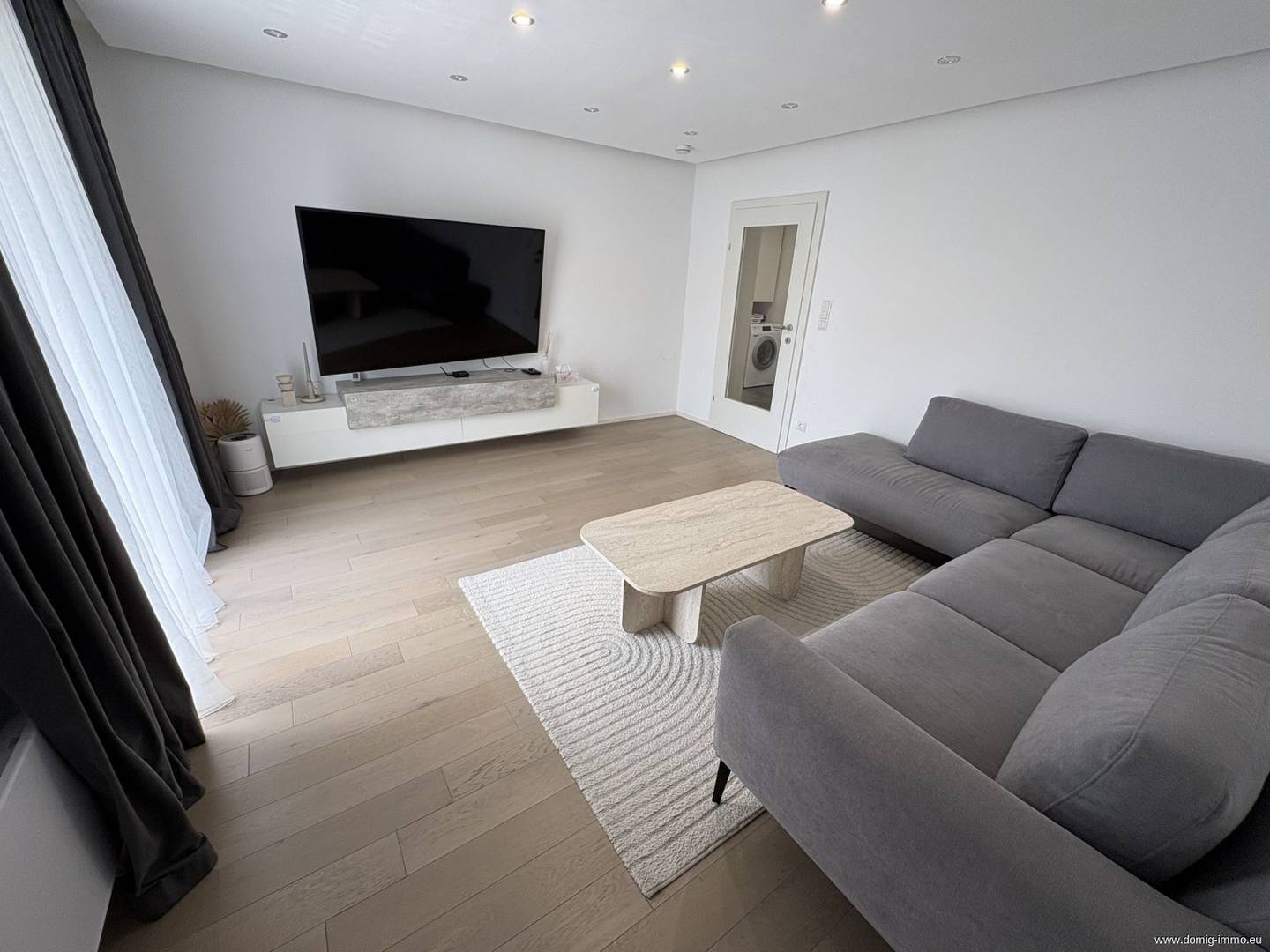 Modernized 4 room apartment with balcony in sunny location
