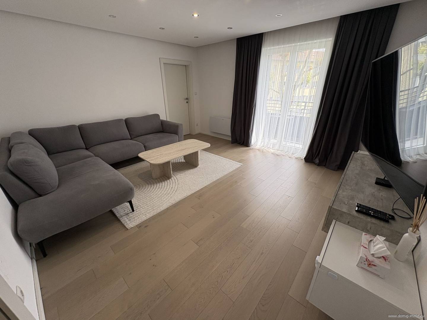 Modernized 4 room apartment with balcony in sunny location