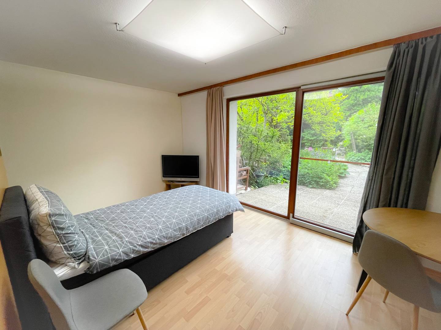 Cozy ground floor apartment with terrace and mountain view