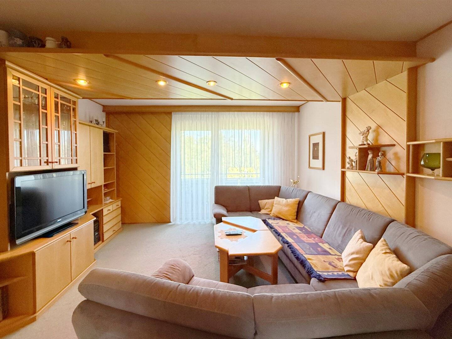 Bright apartment with two loggias in St. Martin