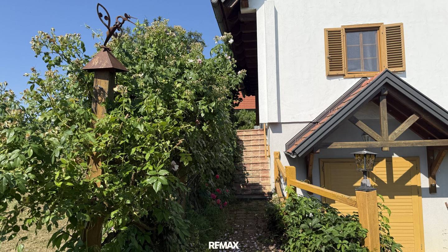 Ferienhaus mit Sauna und Terrasse in sonniger Lage