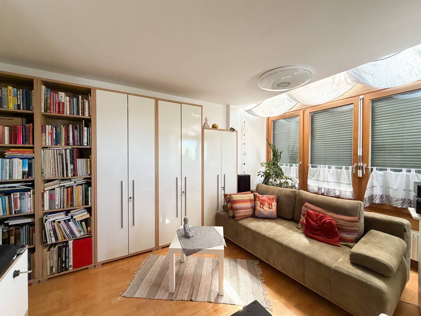 Dachgeschosswohnung mit Balkon und Carport