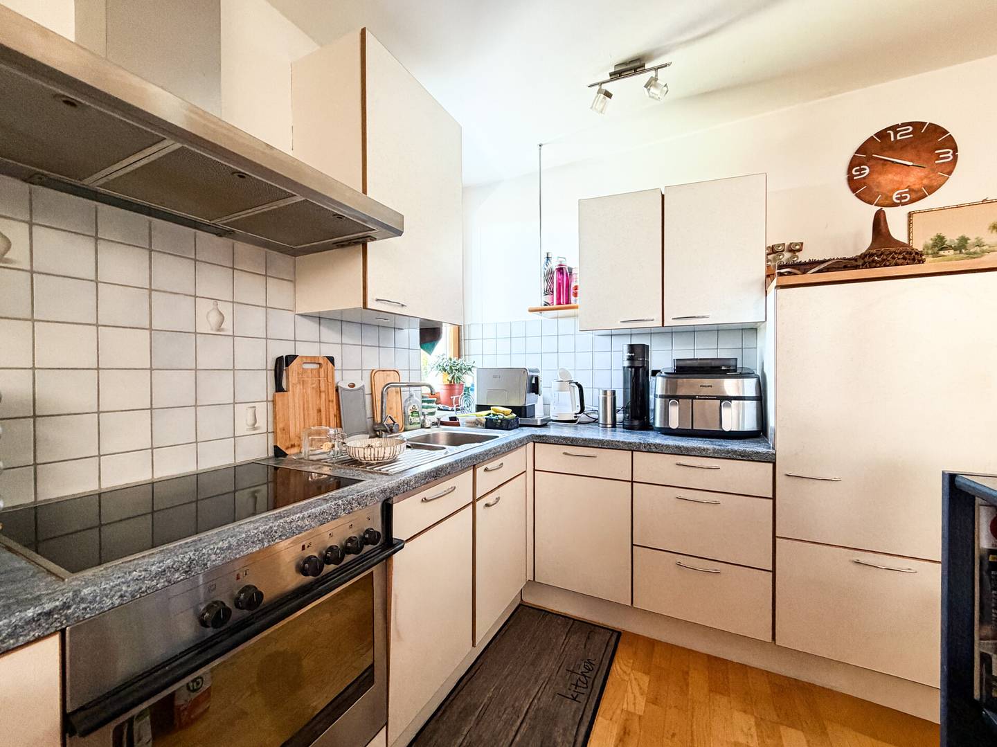 Dachgeschosswohnung mit Balkon und Carport