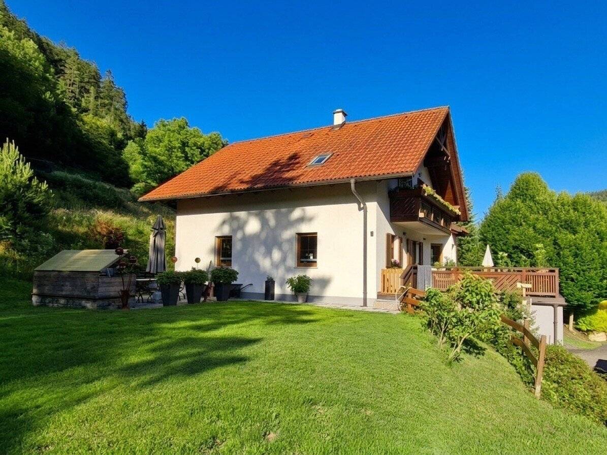 Well-maintained family home with terrace and garage