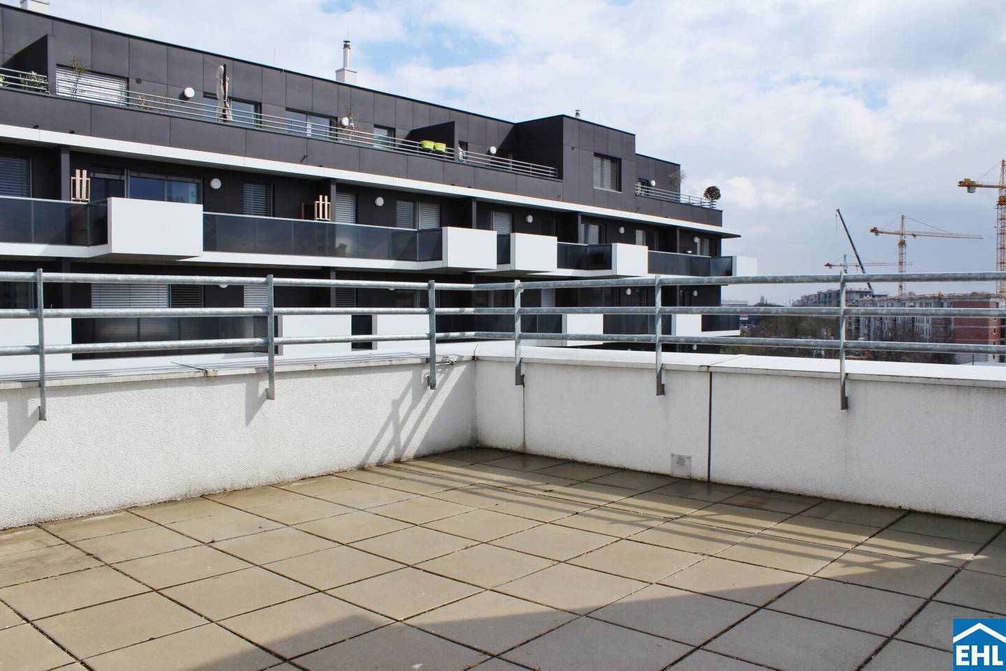 Penthouse with two terraces and U-Bahn access