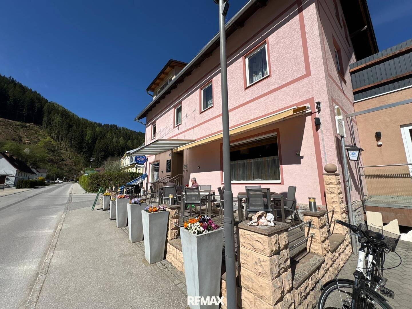 Charmantes Anwesen mit Gasthaus und sonniger Terrasse